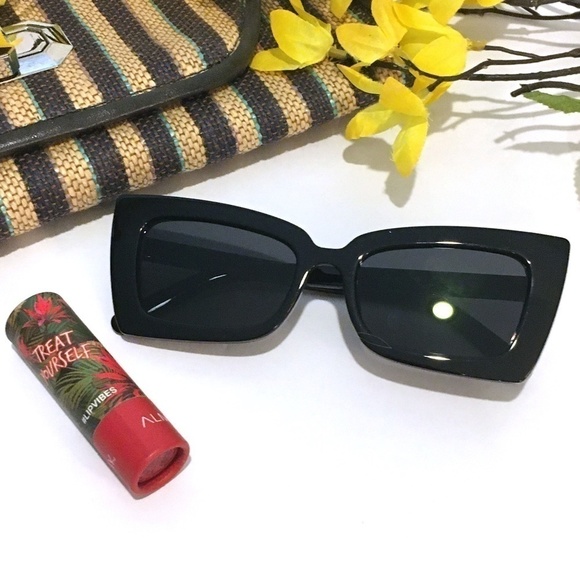 RETRO Style Retangular Butterfly Frame Sunglasses - Picture 5 of 8
